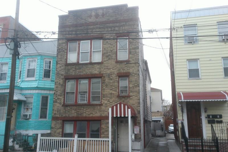 3-family-with-3-car-garage-44-oak-investments